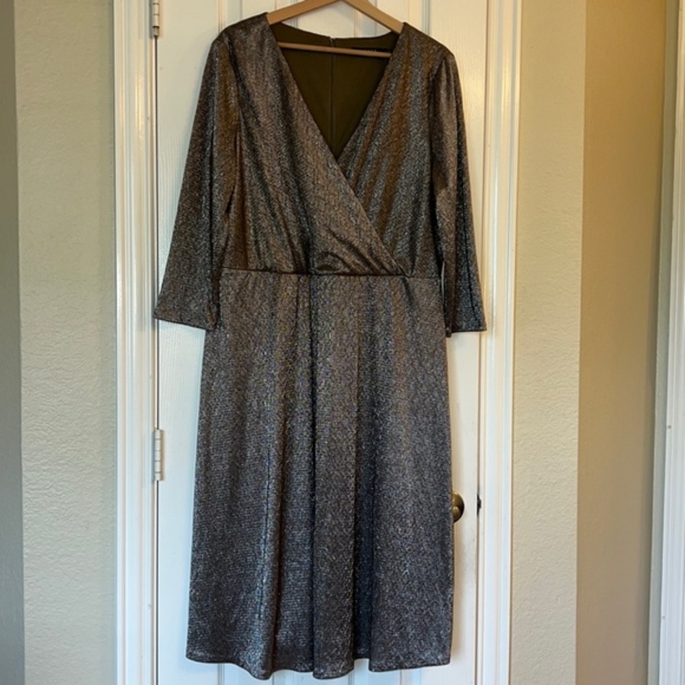 NWT Lauren Ralph Lauren Women's metallic Gold V-Neck Dress Size 16